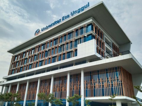 Universitas esa unggul bekasi